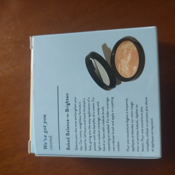 Laura Geller Baked Balance-n-Brighten Foundation - Cream Porcelain - Picture 2 of 4